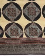 Women Woven Saree with Contrast Border - Image 5